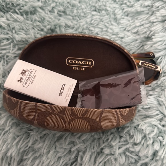 Brand new without tag Coach sunglasses. - Picture 7 of 7